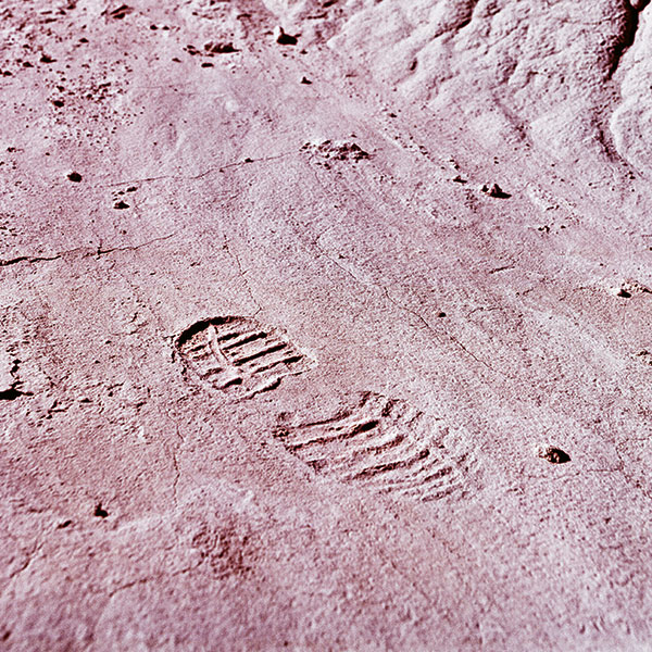 Die Schweizer Fotografin Vera Hartmann hat Anfang des neuen Millenniums Übungsexpeditionen der US-amerikanischen Marsgesellschaft in der Wüste Utahs begleitet. Bilder aus ihrer Reportage.