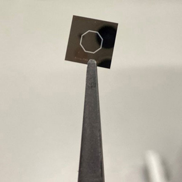 Antenne miniaturisée pour une étiquette RFID sur la pointe d