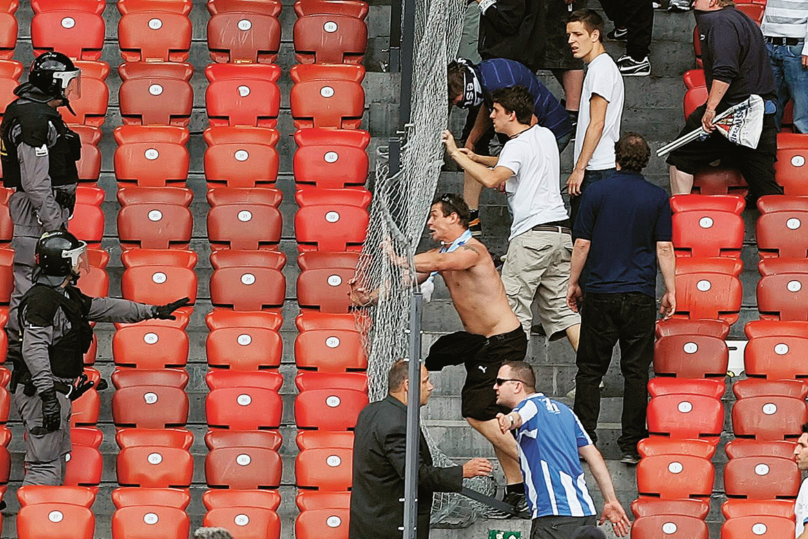 Hooligans im Fussballstadion des FC Zürich